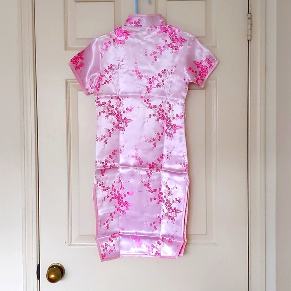 NWT. Rayon Blended Satin Floral Embroidery Short Sleeve Chinese Gown. - Picture 2 of 7